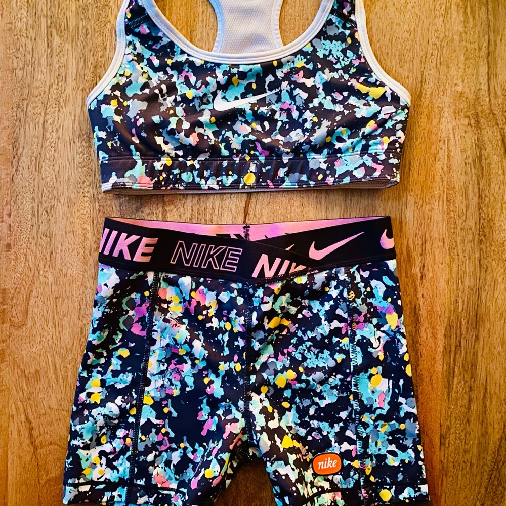 Girls Nike Pro Black Pattern Set - medium shorts, small reversible sports bra